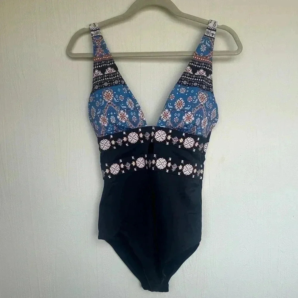 Meet Curve One piece - Picture 3 of 5